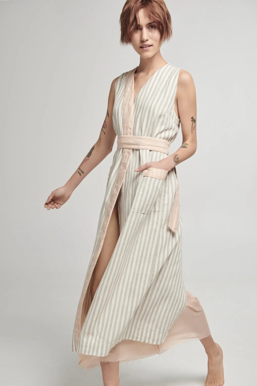 Pacific Robe in Dusted Lines on Peach