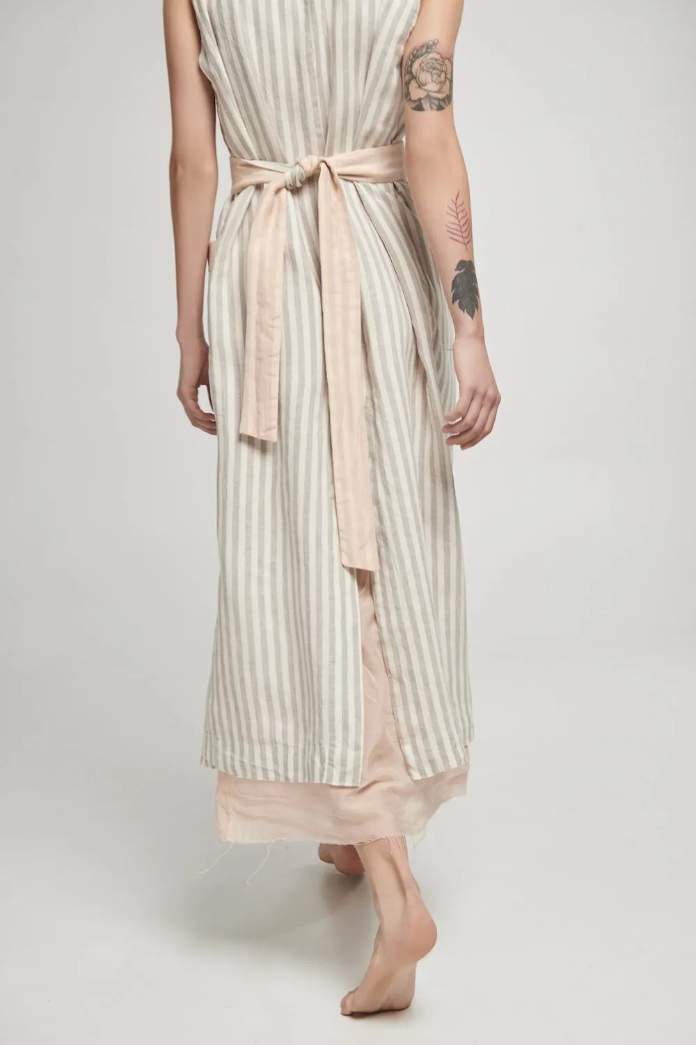 Pacific Robe in Dusted Lines on Peach