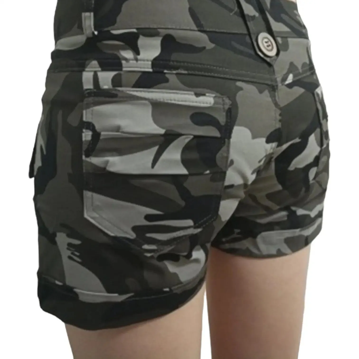 Short camouflage femme militaire