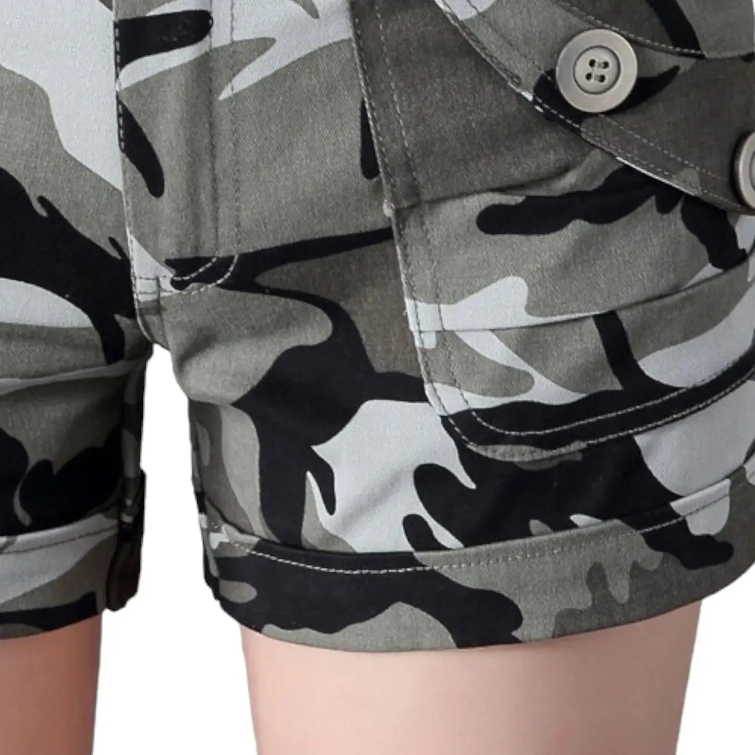 Short camouflage femme militaire
