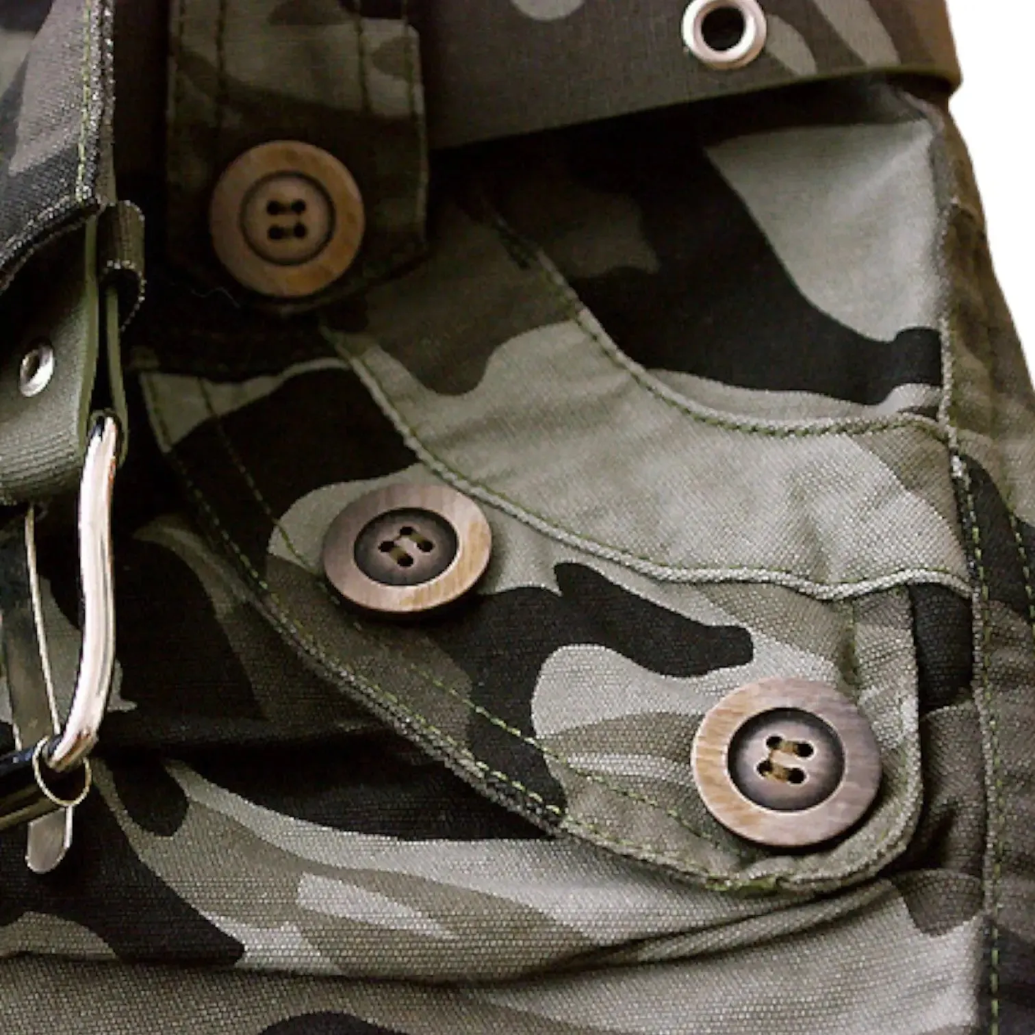 Short camouflage femme militaire