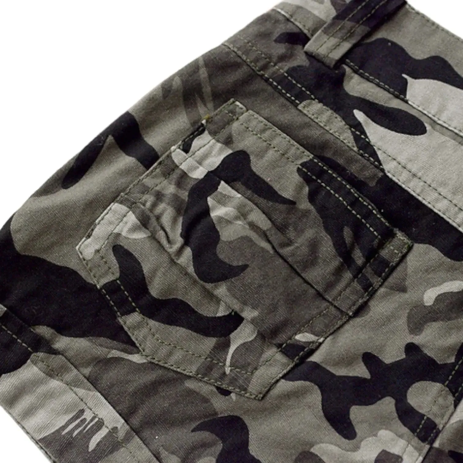 Short camouflage femme militaire