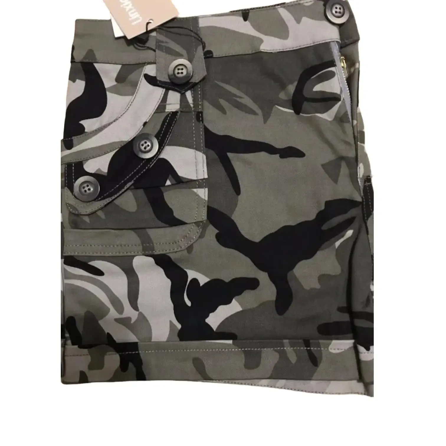 Short camouflage femme militaire