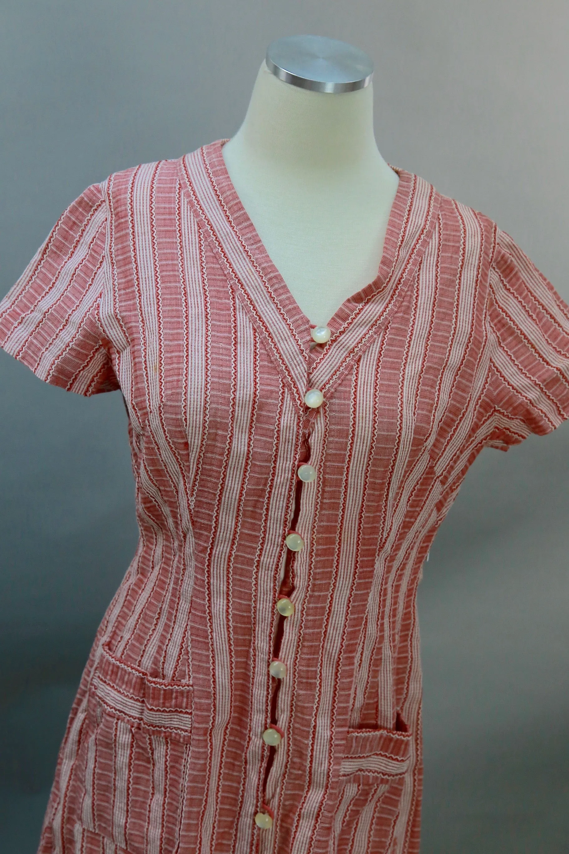 Vintage 30s cotton striped house dress frock red white button up day dress