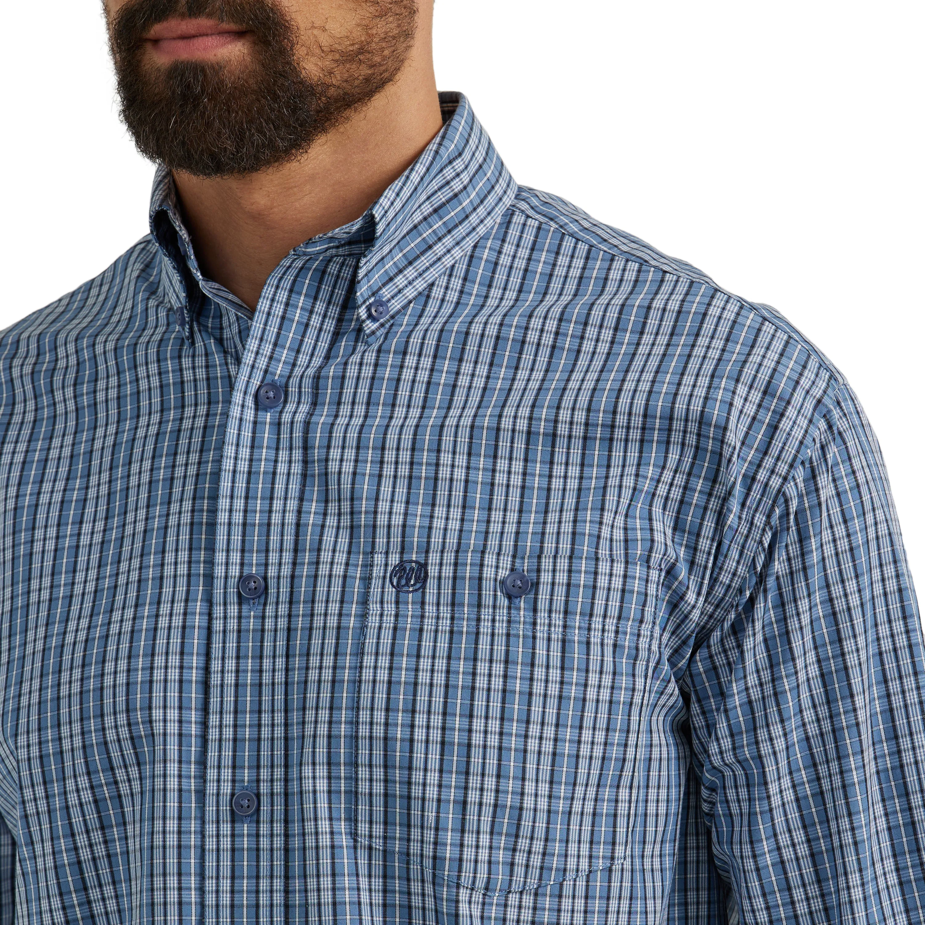 Wrangler Men's Blue/White Plaid Classic Button-Down Shirt