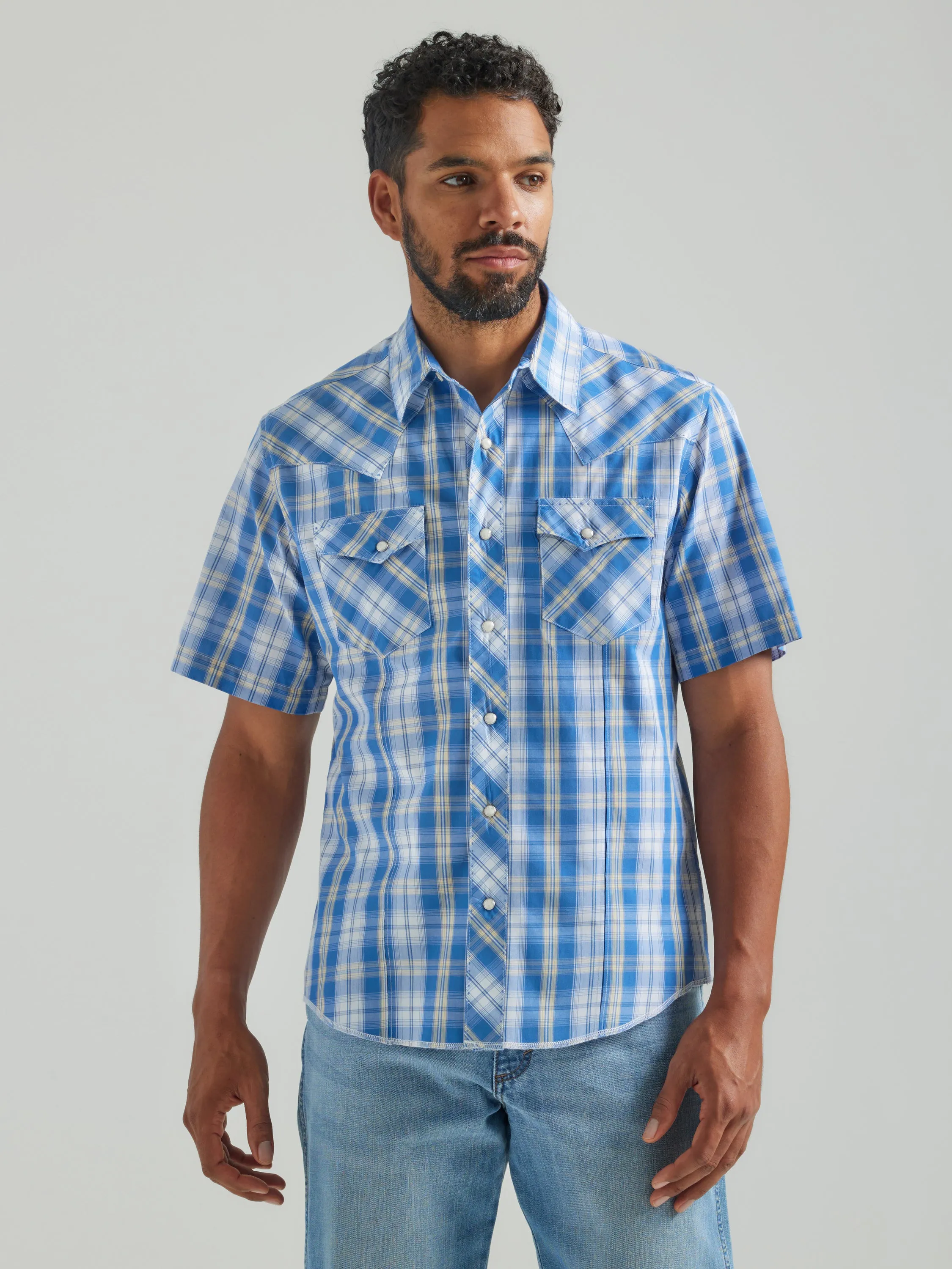 Wrangler Men's Blue/White Plaid Short Sleeve Fashion Snap Western Shirt